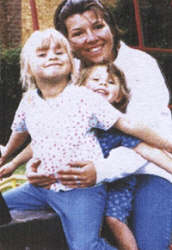 aide-maman with children